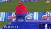 卡卡，这是我男神卡卡！踢了一辈子球最后被中国明星用球踢了🤣